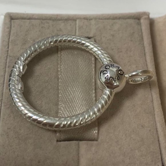Pandora Moments Small O Pendant - Picture 2 of 5